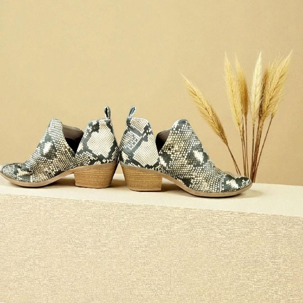 Universal Thread Snakeskin Pattern Ankle Booties - Picture 12 of 14